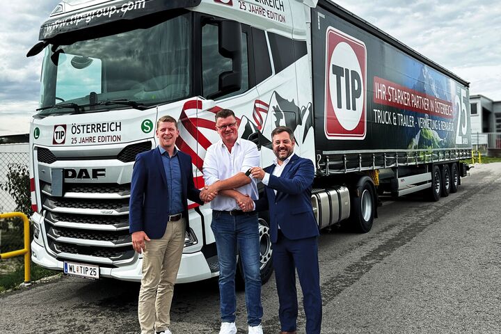 Von Links: Florian Kolbe (TIP), Markus Butschek (CEVA), Peter Lauscha (TIP)

 