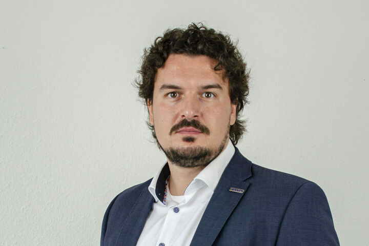 Nikolja Grabowski, Vorstandsvorsitzender der Elvis AG, warnt vor knappem Laderaum und hohen Preisen, die aufgrund mangelnder Reserven nicht ausgeglichen werden können.