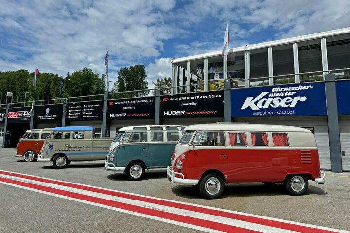 Zur 75-Jahr Feier gab es sowohl Exponate von VW als auch von Bulli Fans zu sehen