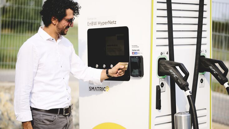 © SMATRICS EnBW SMATRICS EnBW-Schnellladesäule mit Direct Payment Terminal.