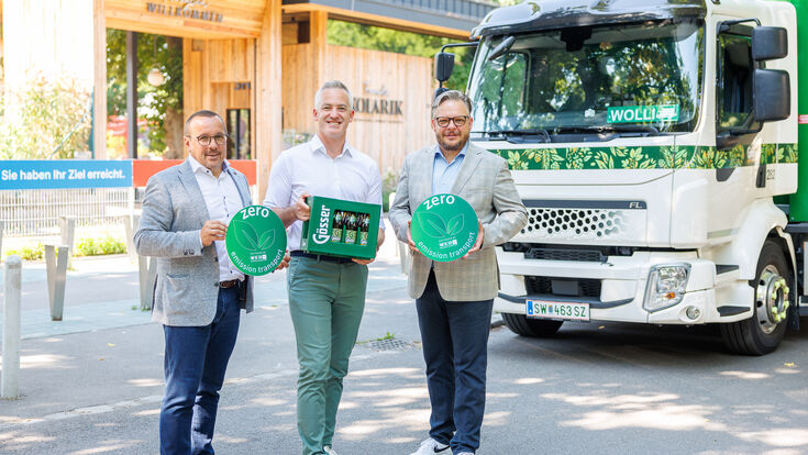 (v.li): Harald Raidl, Supply Chain Director der Brau Union, Gastronom Paul Kolarik und Dominic Schmid, Obmann der Sparte Tourismus und Freizeit in der Wirtschaftskammer Wien.
