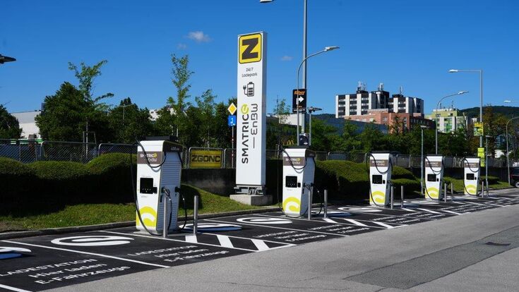 SMATRICS EnBW Highspeed-Ladepark mit zwölf Ultraschnellladepunkten am ZGONC-Standort in Wien 14
