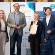 Mitte links Christian Meschnig, CEO Rosenberger Telematics, Mitte rechts Yvonne Weginger, MA, Marketing Leiterin Rosenberger Telematics