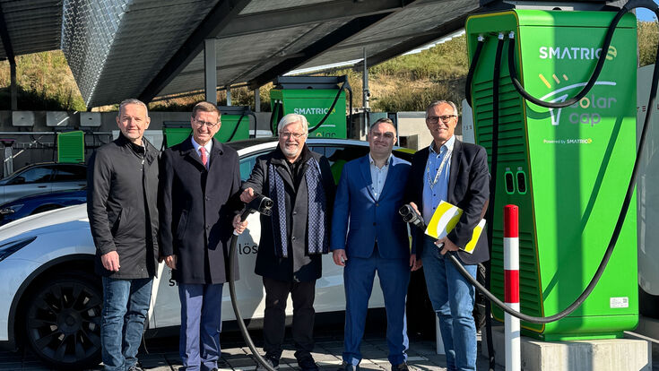 Eröffnung des Ladeparks in Meggenhofen, Oberösterreich, mit Bürgermeister Heinz Oberndorfer, Landesrat Markus Achleitner, beiden Solarcap-Geschäftsführern Gerhard und Peter Limberger sowie SMATRICS CSO Ronald Lausch.