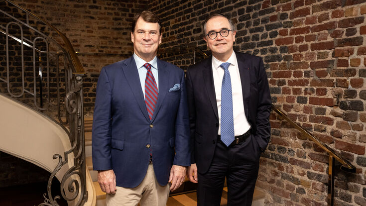 Jim Farley, Präsident und CEO der Ford Motor Company und François Provost, CEO der Renault Group.