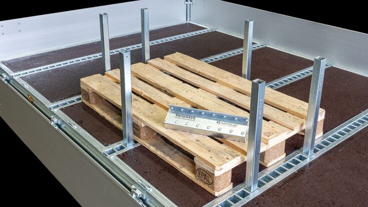 Marktinnovation: Mit VarioSAVE Light hat Elting die Angebotslücke für Systeme der formschlüssigen Ladungssicherung im Segment für Pkw-Anhänger und Kleintransporter geschlossen.