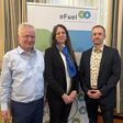 (v.l.): Von der eFuel Alliance Österreich Generalsekretär Stephan Schwarzer, Dora Szalay und Wirtschaftsanalyst Günther Oswald im Rahmen der Präsentation der Studie im Restaurant Wiener Wirtschaft
