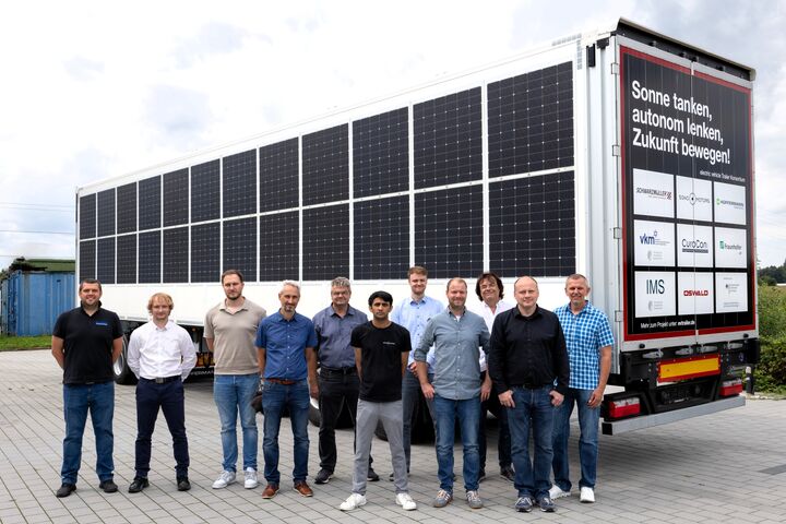 Hocheffizient: Der »evTrailer2« wurde am Ende der Projektlaufzeit in einem gemeinsamen Abschlusstreffen bei der CuroCon GmbH im Konsortium präsentiert.