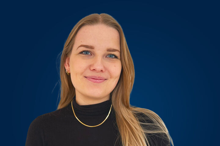 Nina Schäperklaus, Produkt Manager eMobility Services bei DKV Mobility und Expertin für Depot-Elektrifizierung.