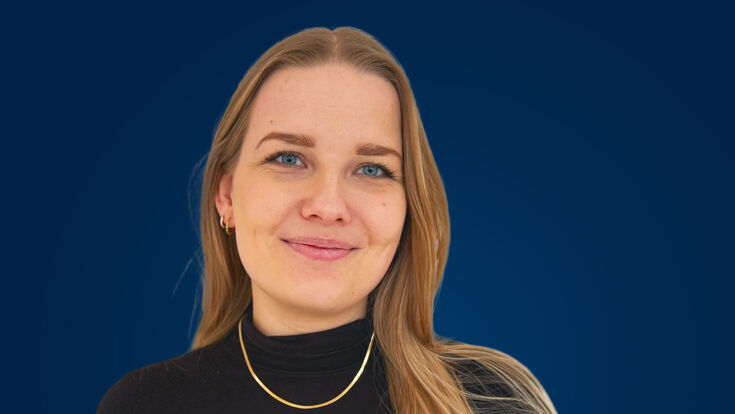 Nina Schäperklaus, Produkt Manager eMobility Services bei DKV Mobility und Expertin für Depot-Elektrifizierung.