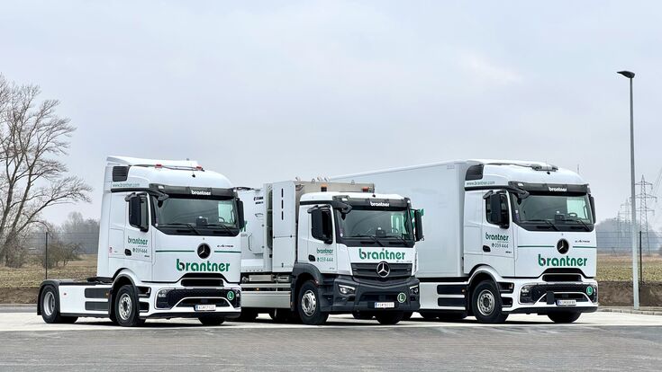 Daimler Truck Austria übergibt gemeinsam mit dem Handelspartner Pappas Auto GmbH 13 vollelektrische Mercedes-Benz eActros an das Entsorgungs- und Kreislaufwirtschaftsunternehmen Brantner green solutions.