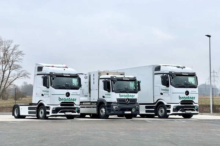 Daimler Truck Austria übergibt gemeinsam mit dem Handelspartner Pappas Auto GmbH 13 vollelektrische Mercedes-Benz eActros an das Entsorgungs- und Kreislaufwirtschaftsunternehmen Brantner green solutions.