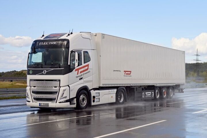 Durch die elektrische Unterstützung des Trailers kann der Dieselverbrauch der Zugmaschine durchschnittlich um 40 % reduziert werden.