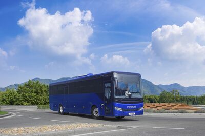 Der Bus wird von einem Cursor-9-Motor mit 400 PS (294 kW) angetrieben, der mit erneuerbaren Kraftstoffen kompatibel ist.