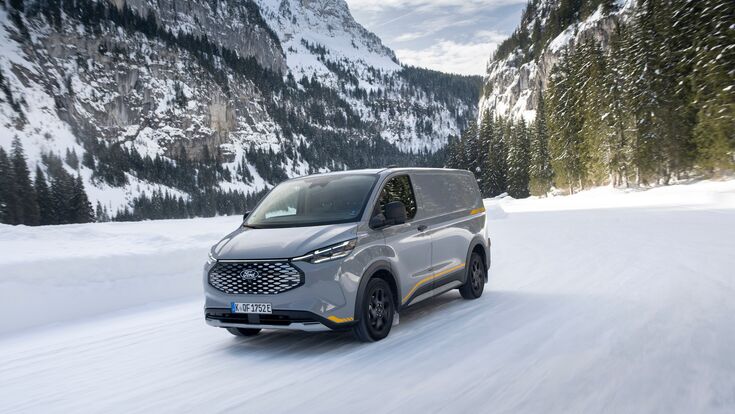 Der neue 4WD Antrieb für den E-Transit Custom stellte seine Fähigkeiten auf Schnee und Eis eindrucksvoll unter Beweis.