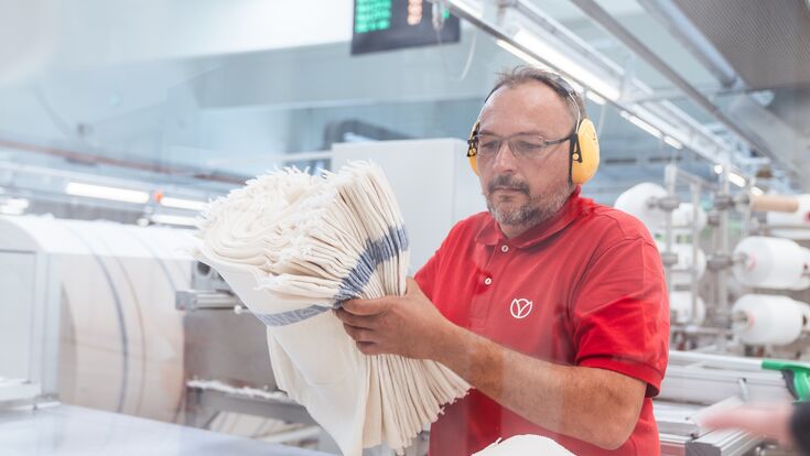 Wie mit einem textilen Putztuch-Service Entsorgungskosten gespart werden können.