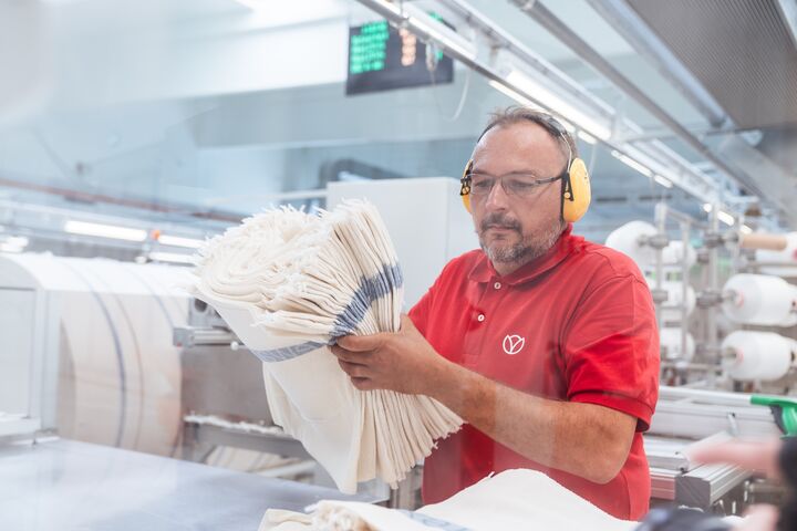 Wie mit einem textilen Putztuch-Service Entsorgungskosten gespart werden können.