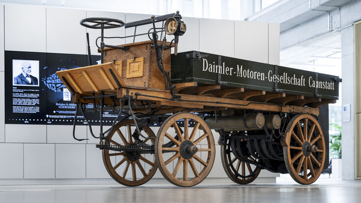 130 Jahre sind seit der Erfindung des weltweit ersten Lkw durch Gottlieb Daimler im Jahr 1896 vergangen.