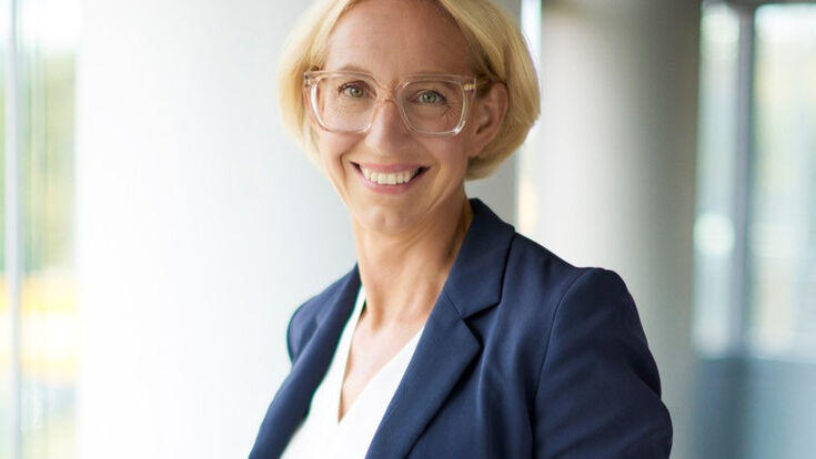 Nicole Mommsen bringt umfangreiche Erfahrung aus leitenden Kommunikationsfunktionen mit.