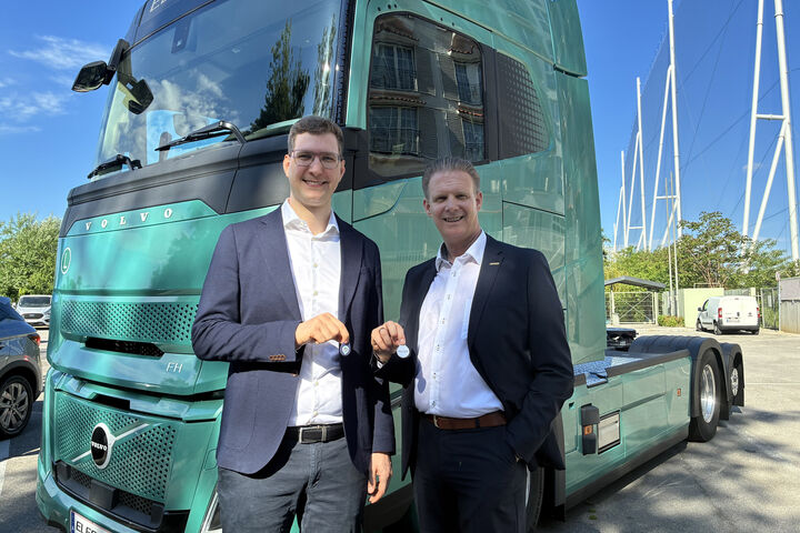 (v.li): Michael Clarke, eTrucker und Thomas Dittrich, SMATRICS