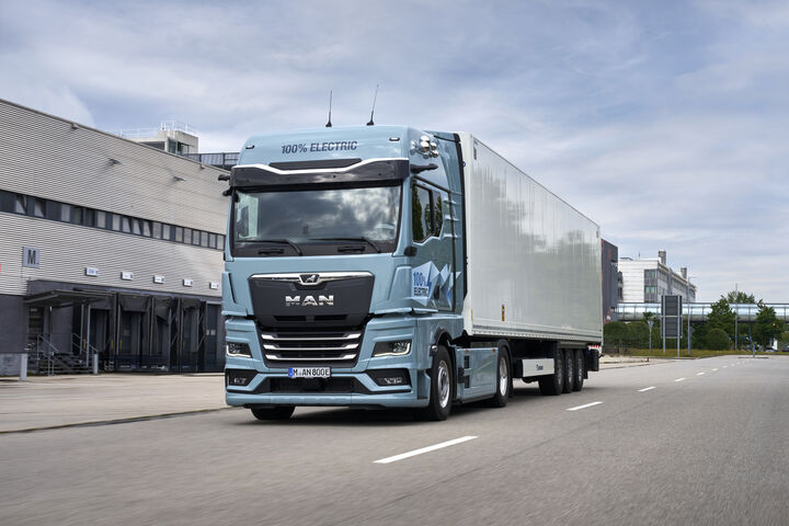 Ein Jahr nach dem historischen Start der Serienproduktion von Elektro-Lkw zieht MAN Truck & Bus eine positive Bilanz
