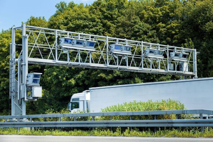 DKV Mobility erwirbt Mehrheitsbeteiligung an Tolltickets, um europäisches Mautgeschäft auszubauen.